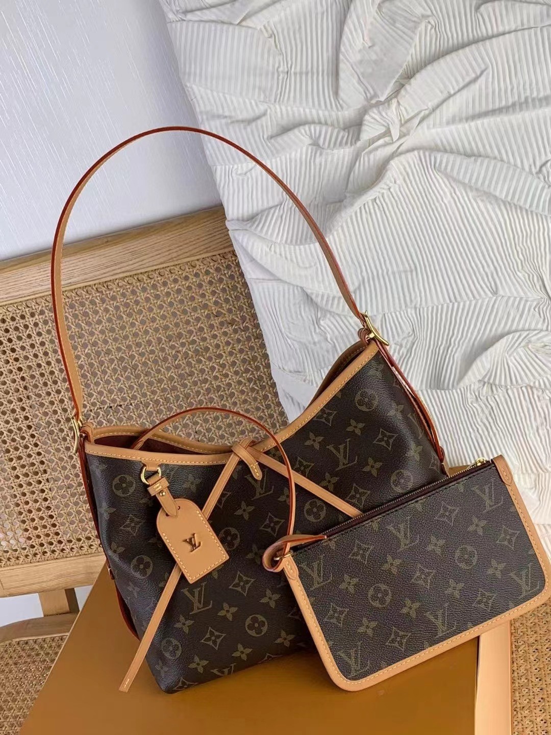 Lv CarryAll小号手袋中号对比，